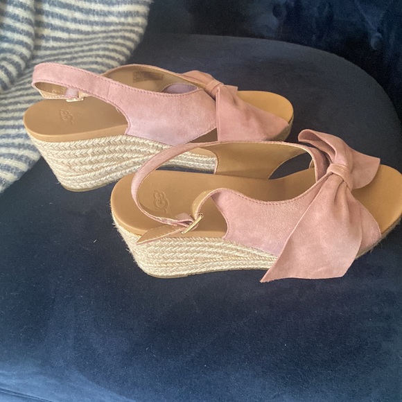 UGG wedge sandal. Beautiful mauve pink/subtle lavender . Excellent condition - Picture 4 of 8